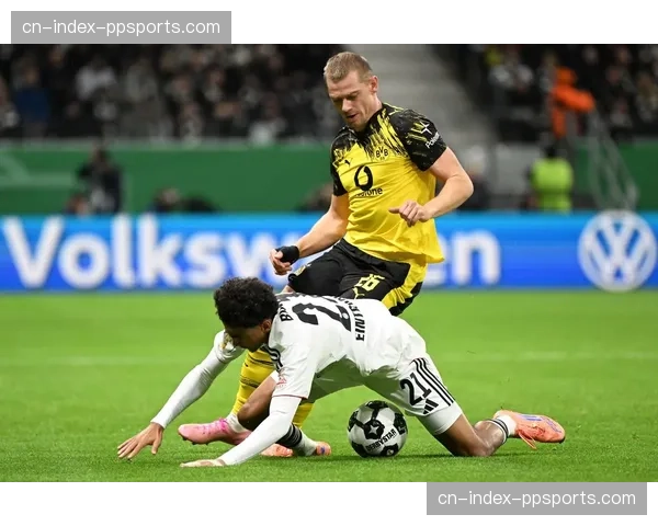 德国杯半决赛:凯泽斯劳滕爆冷,半场1-0领先多特蒙德 德国杯半决赛:凯泽斯劳滕爆冷,半场1-0领先多特蒙德